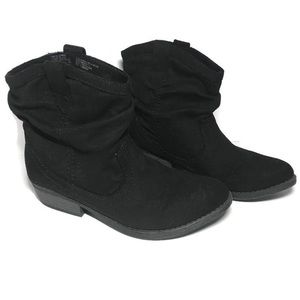 BLACK SUEDE BOOTIES EUC
